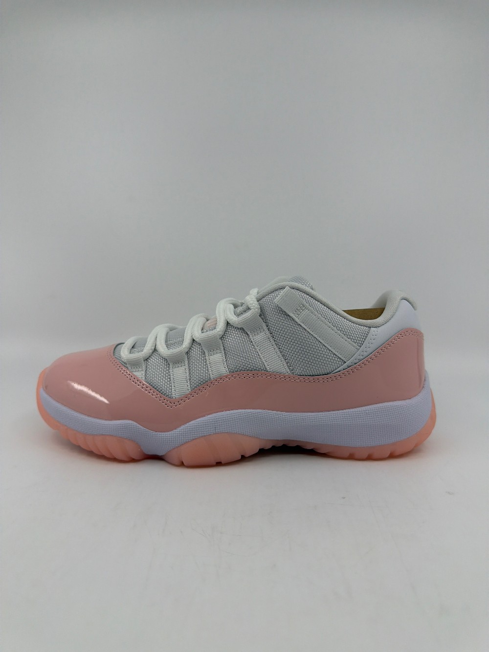 AJ 11 LOW (W) - LEGEND PINK