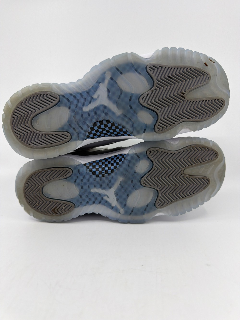 *USED* AJ 11 LOW (GS) - CEMENT GREY
