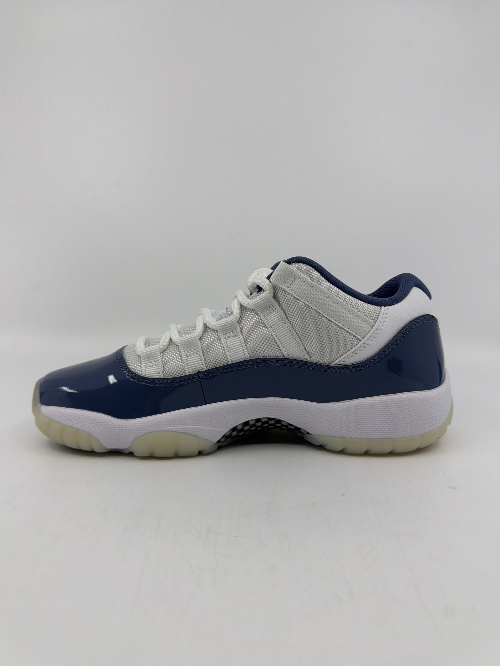 AJ 11 (GS) - DIFFUSED BLUE