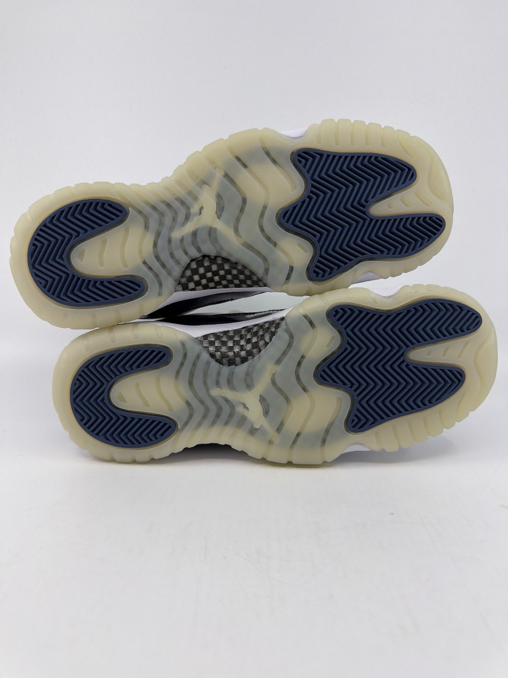 AJ 11 (GS) - DIFFUSED BLUE