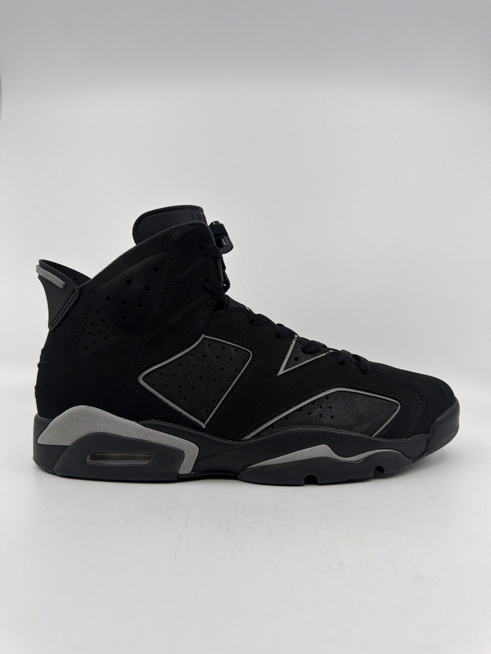 AJ 6 - CAP AND GOWN