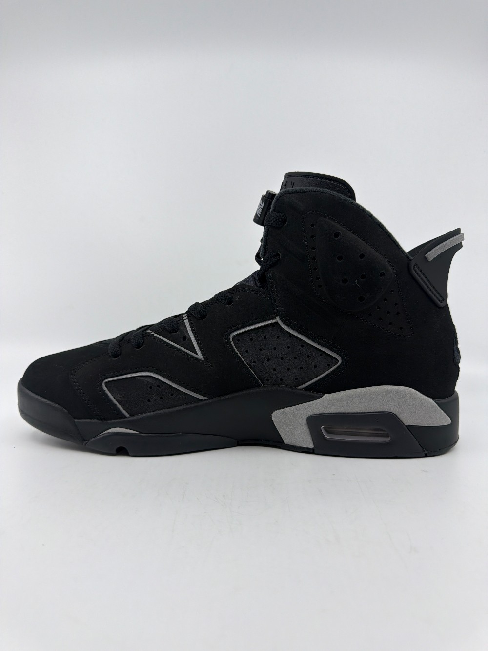 AJ 6 - CAP AND GOWN