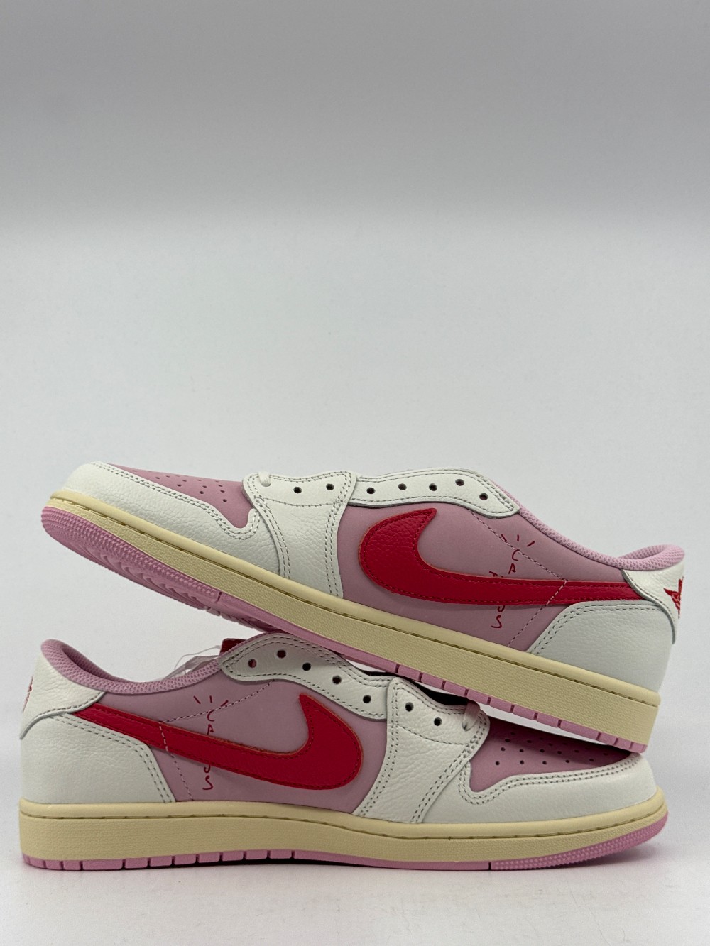 AJ 1 LOW X TRAVIS SCOTT - TROPICAL PINK