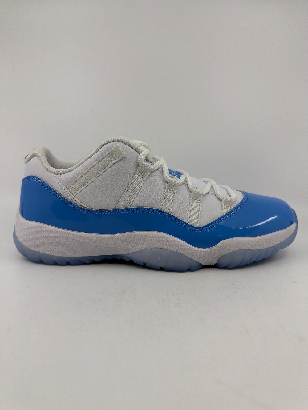 AJ 11 LOW - UNIVERSITY BLUE (2026)