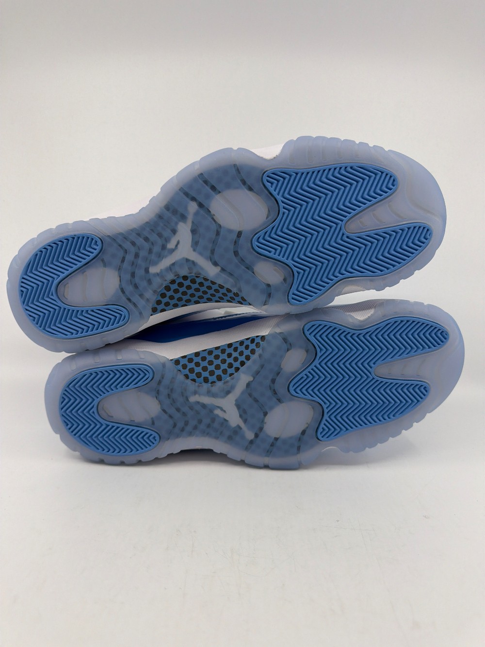 AJ 11 LOW - UNIVERSITY BLUE (2026)