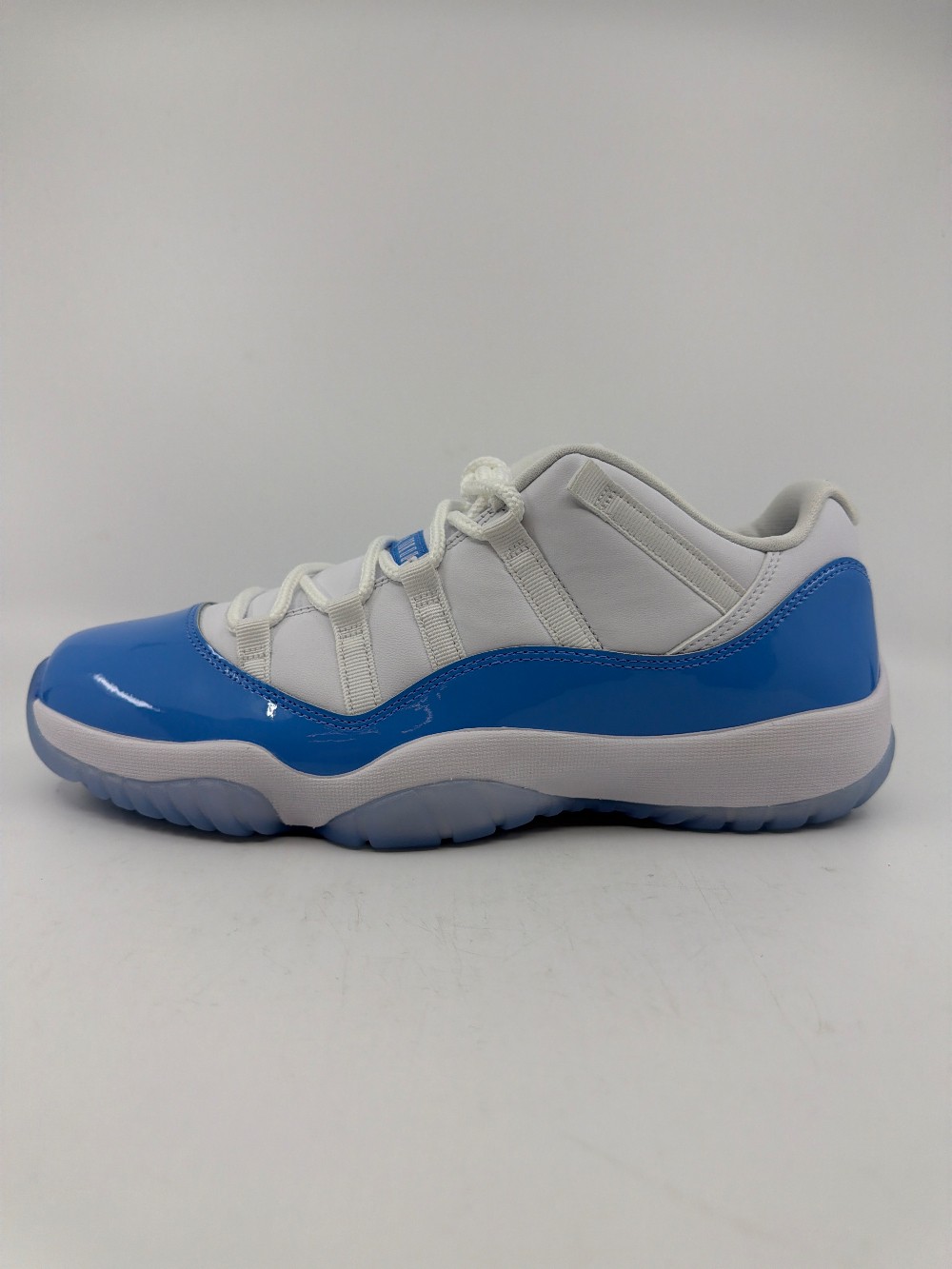 AJ 11 LOW - UNIVERSITY BLUE (2026)