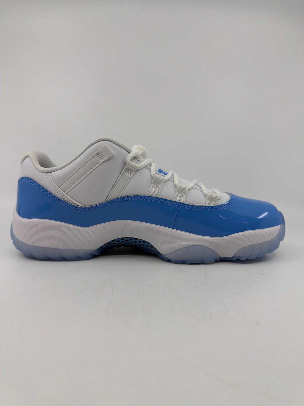 AJ 11 LOW - UNIVERSITY BLUE (2026)
