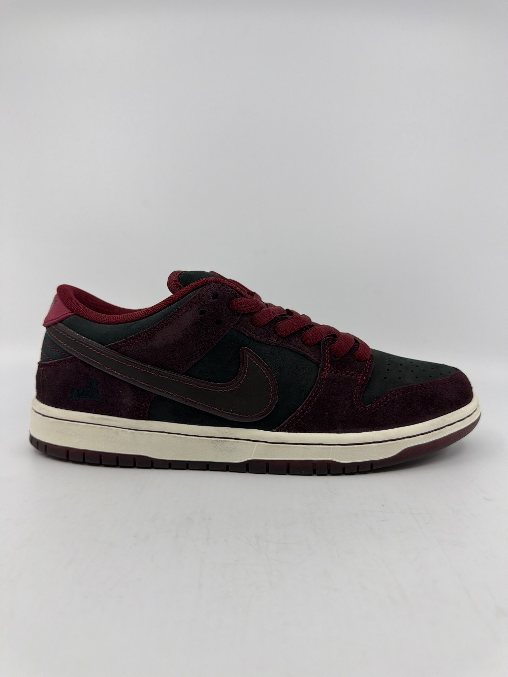 NIKE SB DUNK LOW - RIOT SKATESHOP