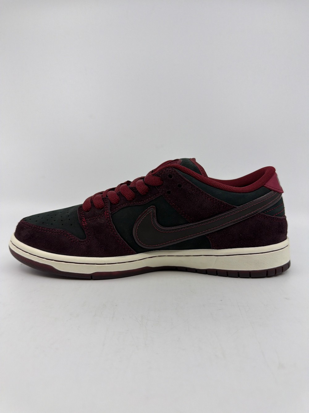 NIKE SB DUNK LOW - RIOT SKATESHOP