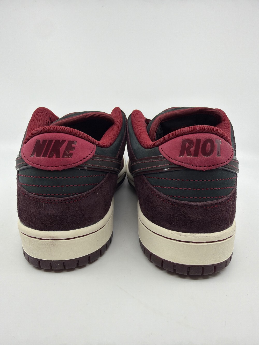 NIKE SB DUNK LOW - RIOT SKATESHOP