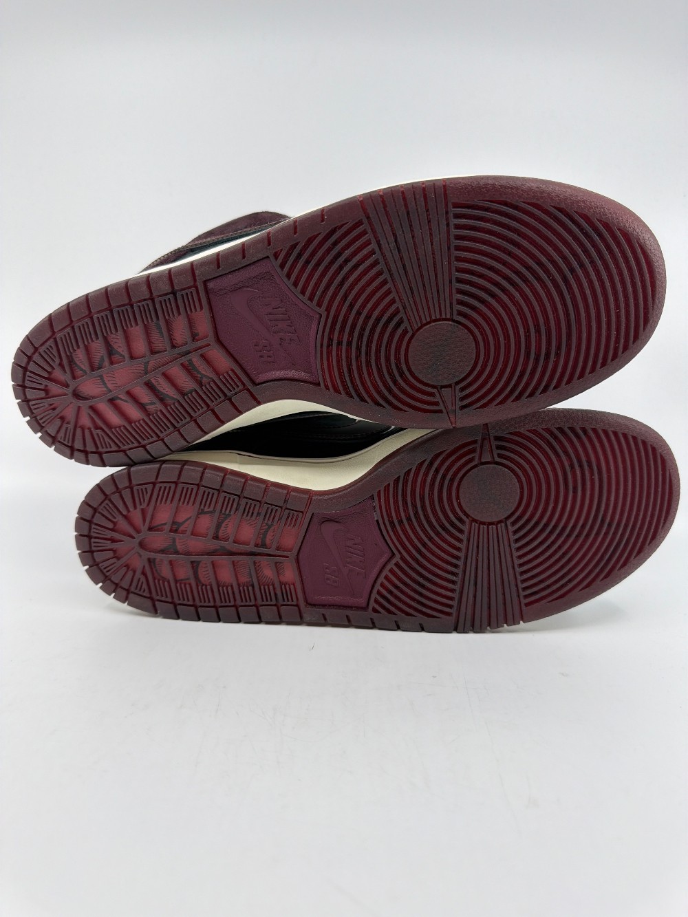 NIKE SB DUNK LOW - RIOT SKATESHOP