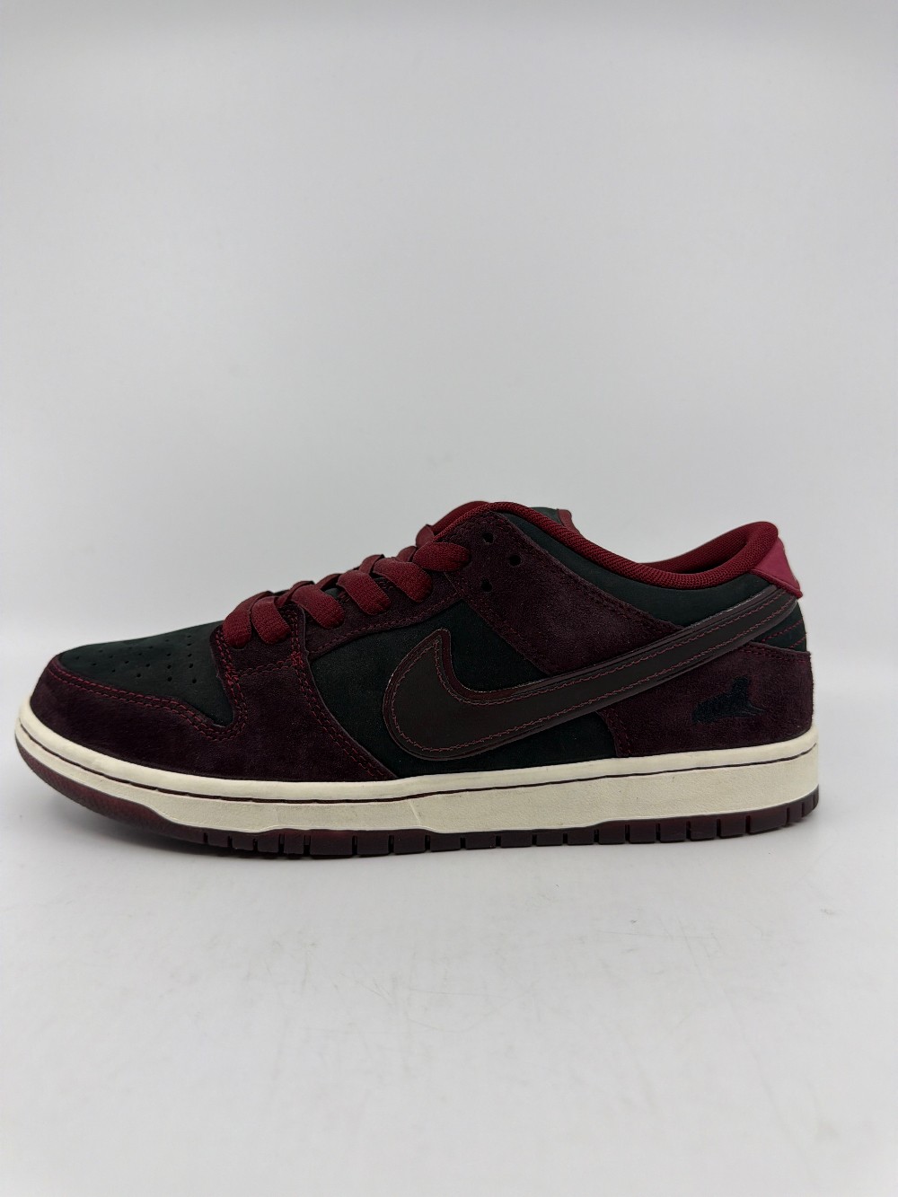 NIKE SB DUNK LOW - RIOT SKATESHOP