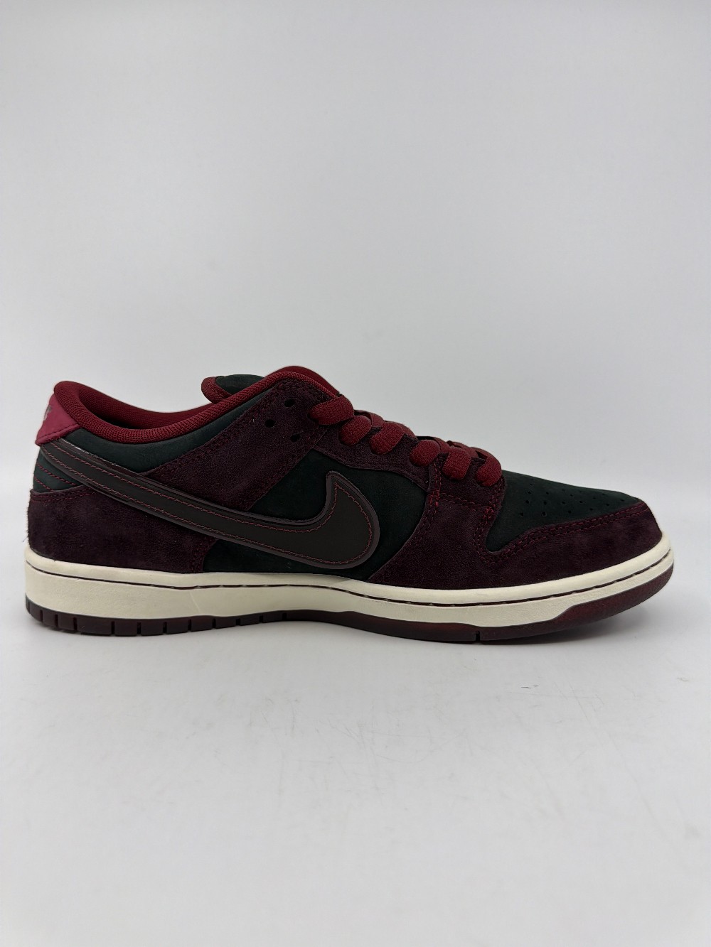 NIKE SB DUNK LOW - RIOT SKATESHOP