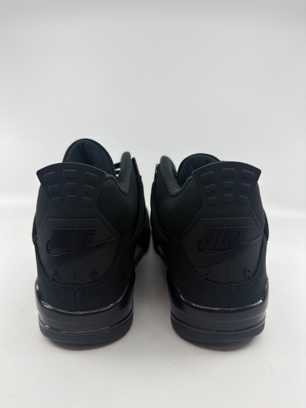 AJ 4 - BLACK CAT (2025)