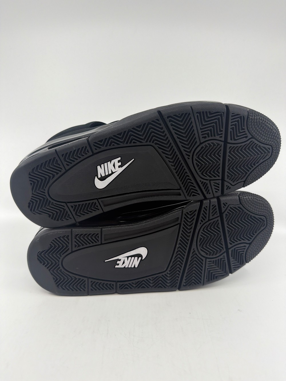 AJ 4 - BLACK CAT (2025)