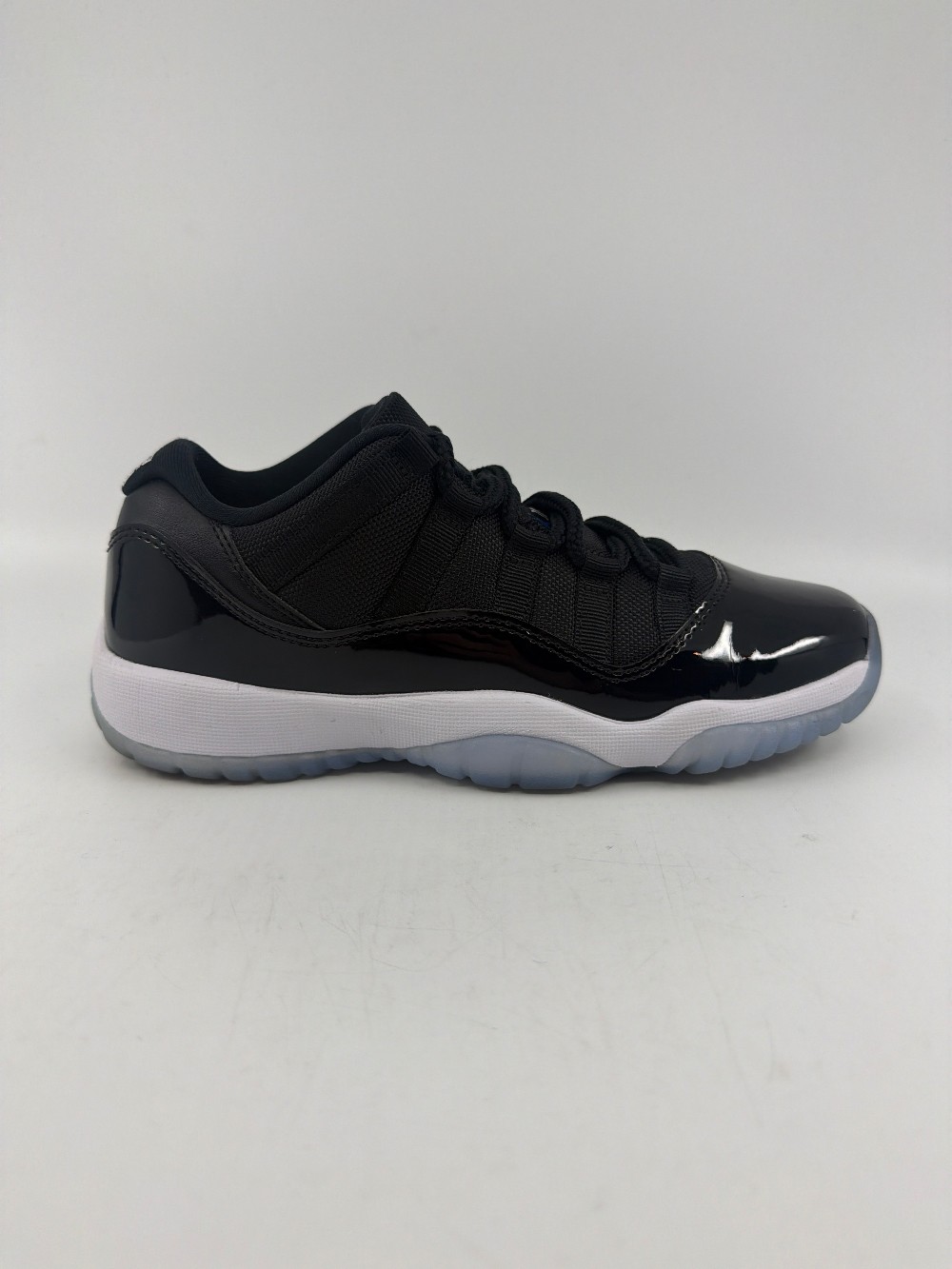 *USED/NO BOX* AJ 11 LOW (GS) - SPACE JAM