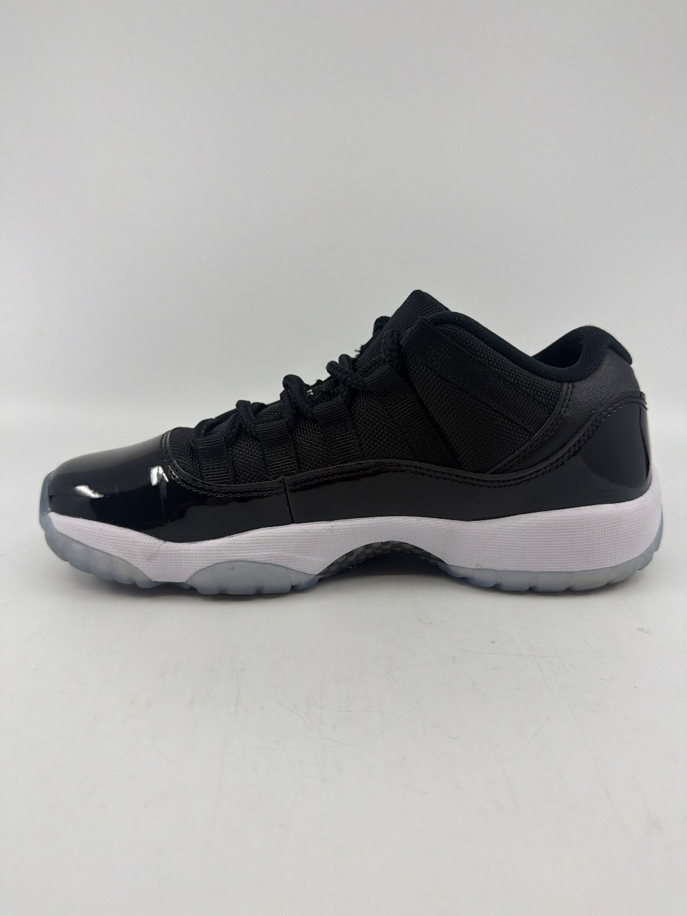 *USED/NO BOX* AJ 11 LOW (GS) - SPACE JAM
