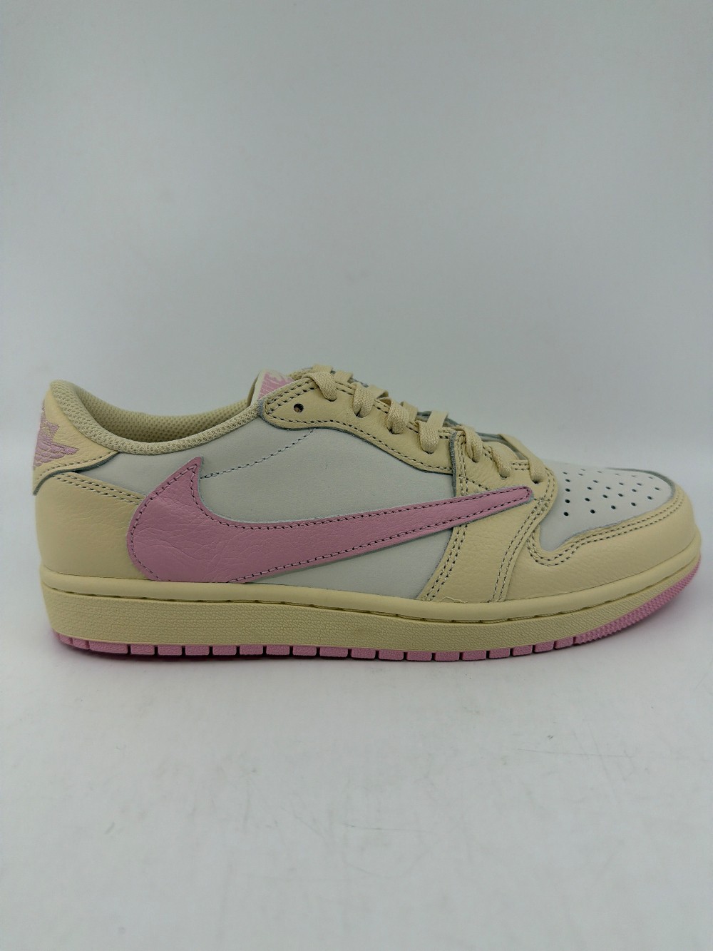 AJ 1 LOW X TRAVIS SCOTT - SHY PINK