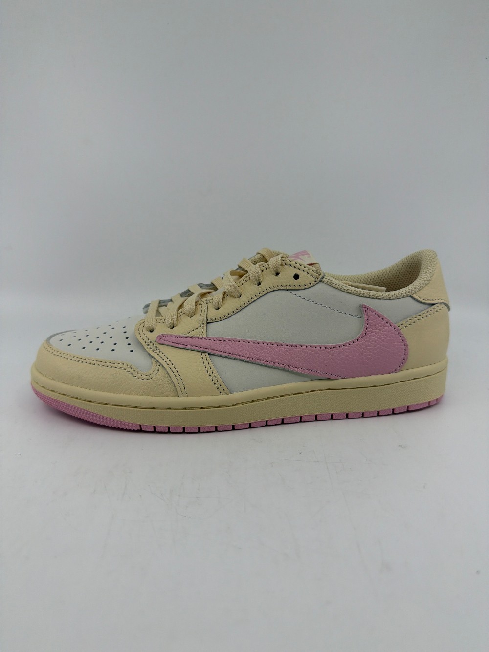 AJ 1 LOW X TRAVIS SCOTT - SHY PINK