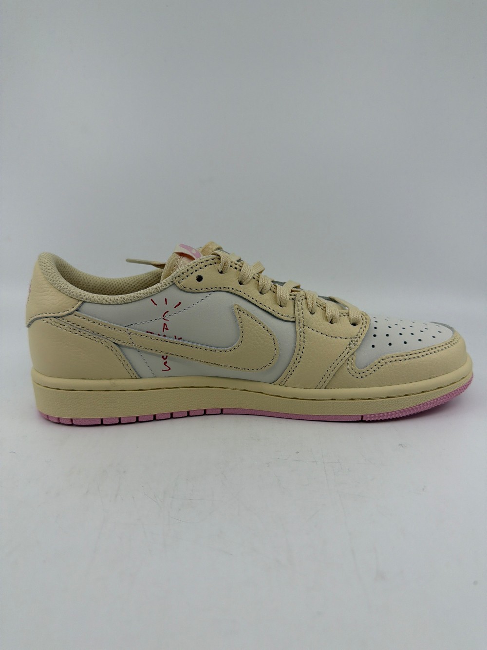 AJ 1 LOW X TRAVIS SCOTT - SHY PINK