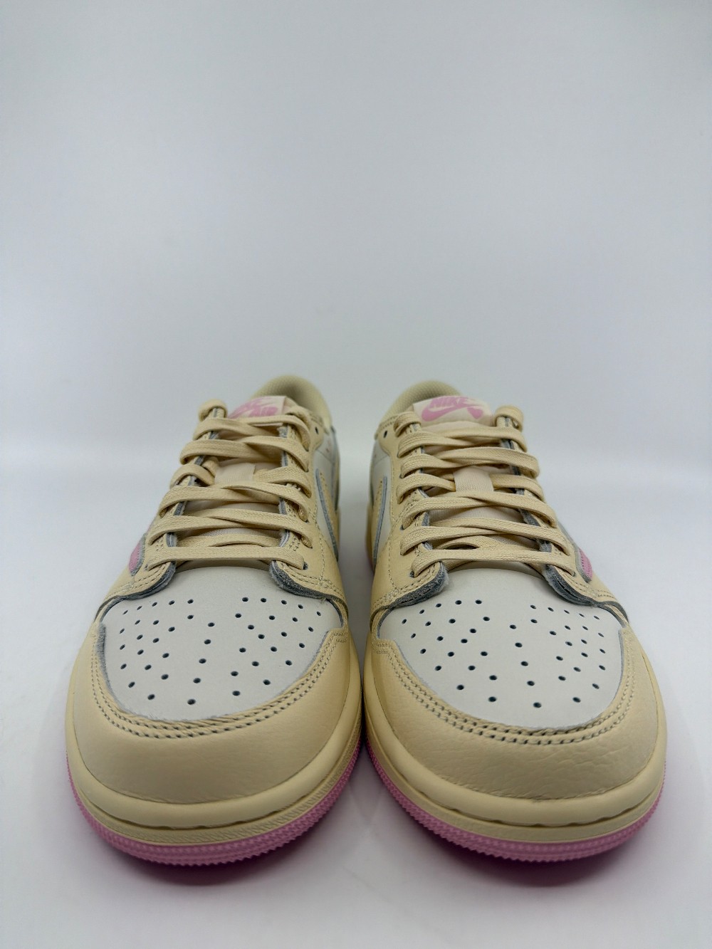 AJ 1 LOW X TRAVIS SCOTT - SHY PINK