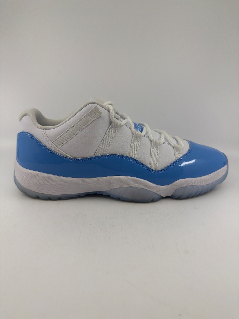*USED* AJ 11 LOW - UNIVERSITY BLUE (2026)