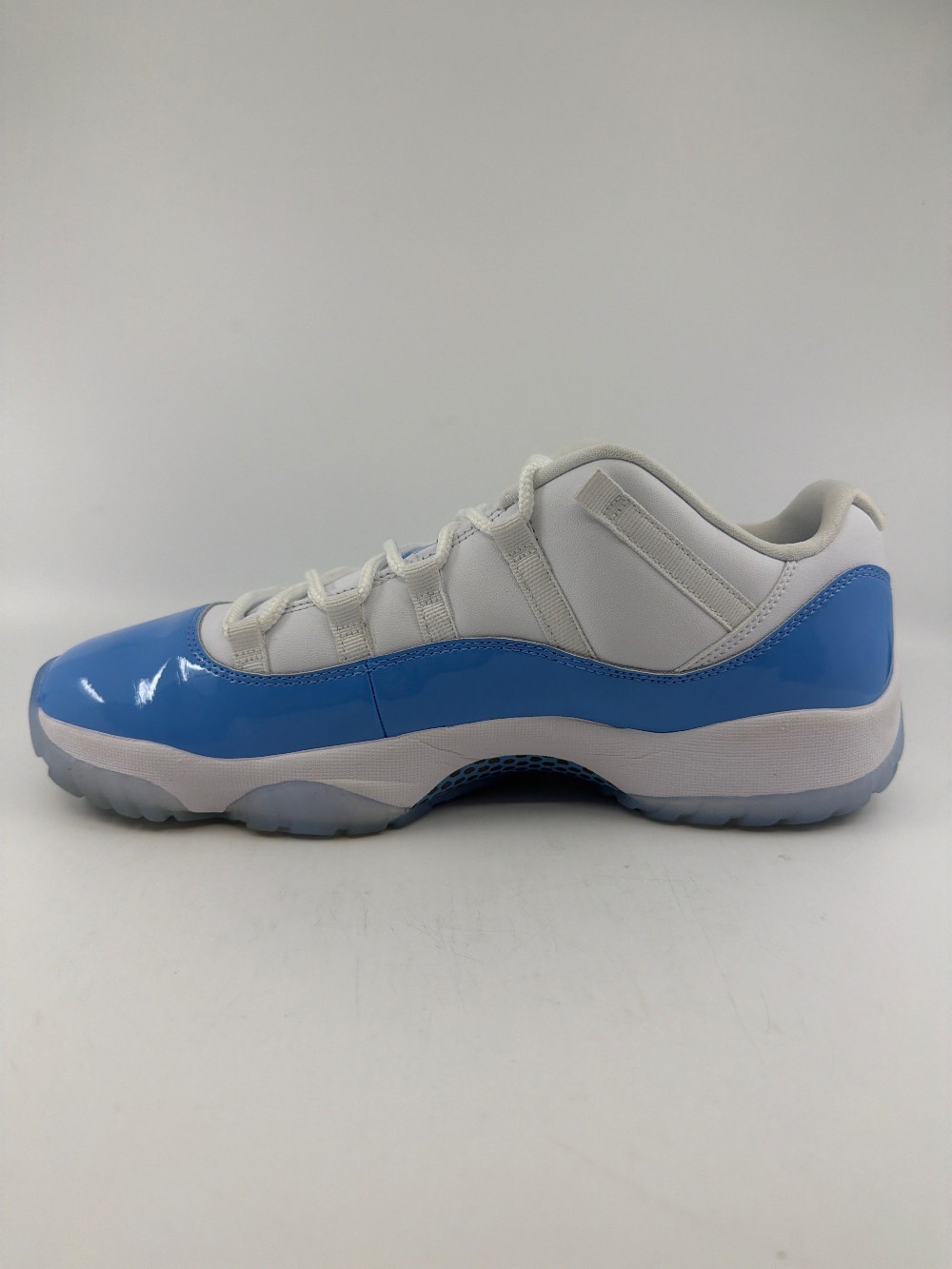 *USED* AJ 11 LOW - UNIVERSITY BLUE (2026)
