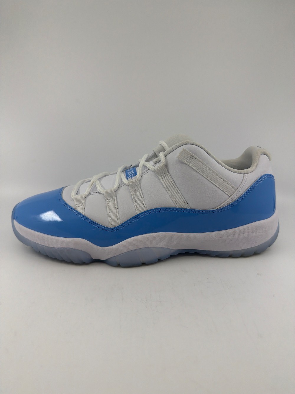 *USED* AJ 11 LOW - UNIVERSITY BLUE (2026)