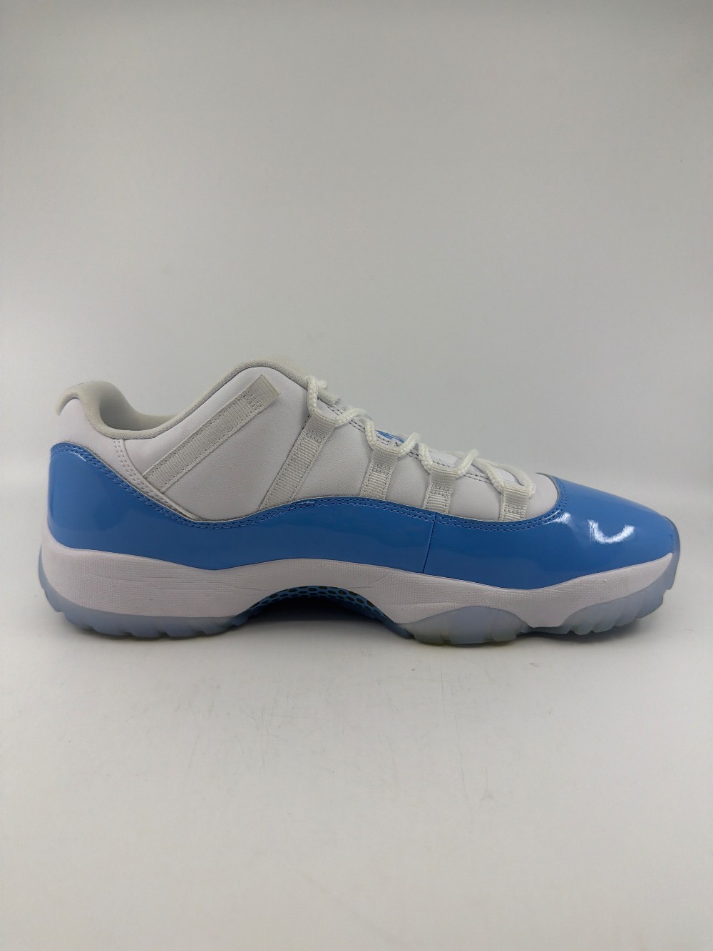 *USED* AJ 11 LOW - UNIVERSITY BLUE (2026)