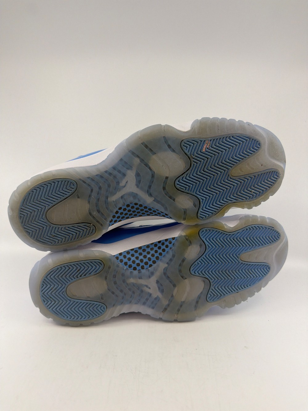 *USED* AJ 11 LOW - UNIVERSITY BLUE (2026)