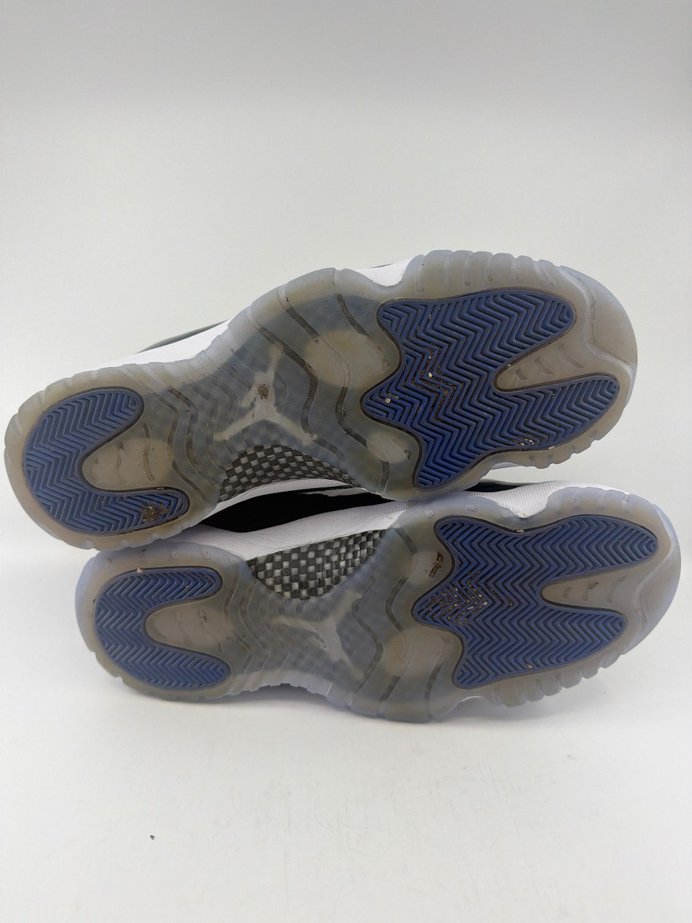 *USED* AJ 11 LOW - SPACE JAM