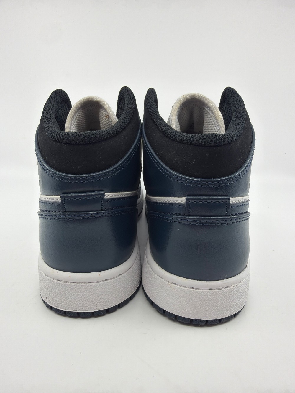 *USED/REP BOX* AJ 1 MID (GS) - ARMORY NAVY