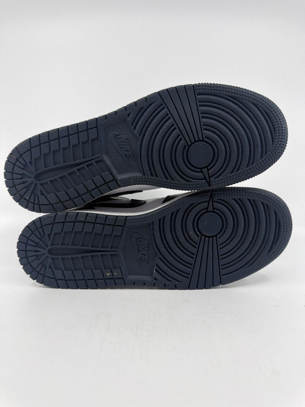 *USED/REP BOX* AJ 1 MID (GS) - ARMORY NAVY