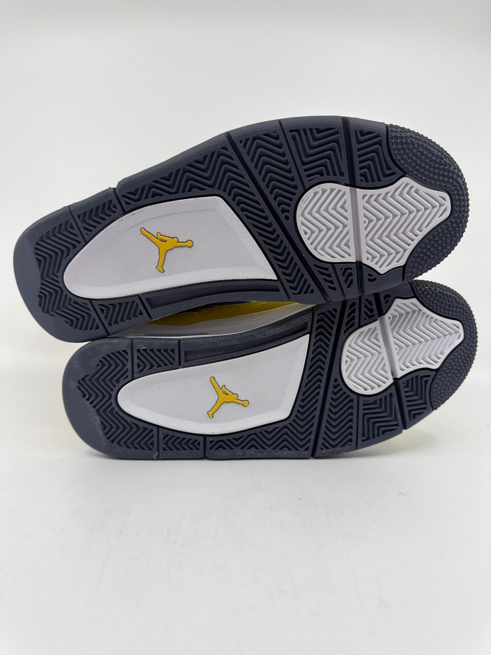 AJ 4 (GS) - LIGHTNING (2021)