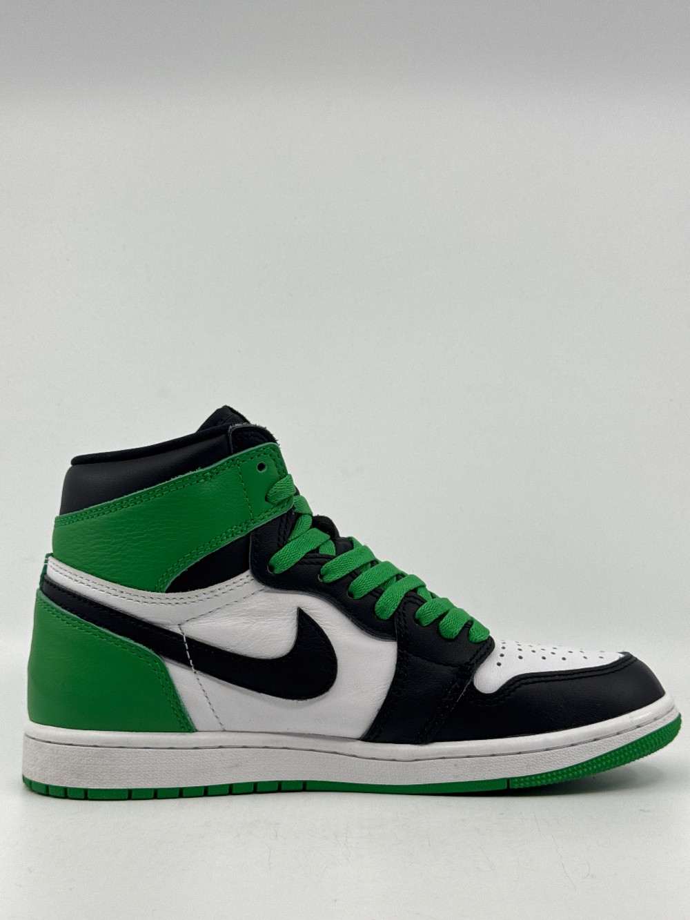 *USED* AJ 1 - LUCKY GREEN