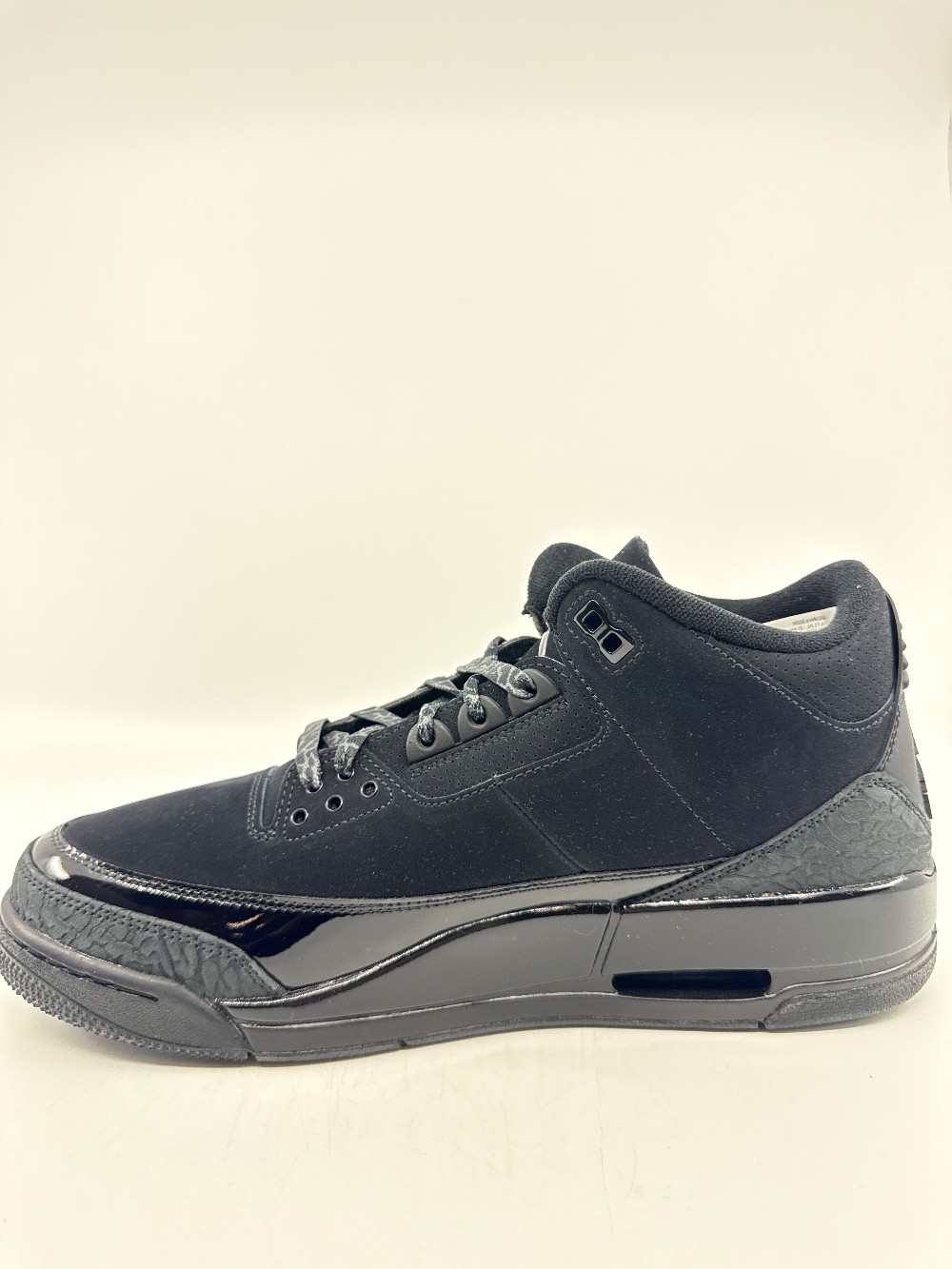 AJ 3 - BLACK CAT (2025)
