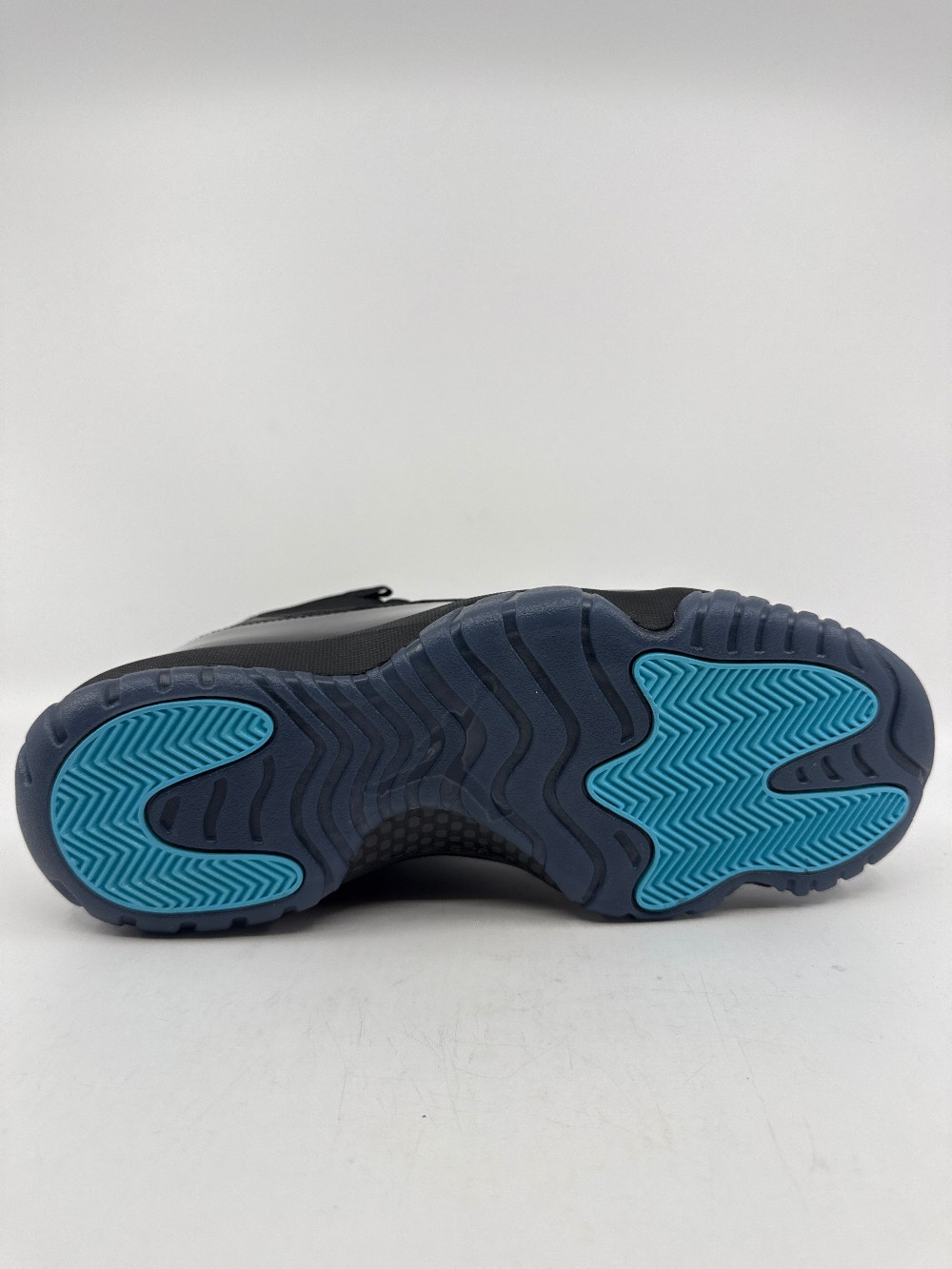 AJ 11 - GAMMA BLUE (2025)
