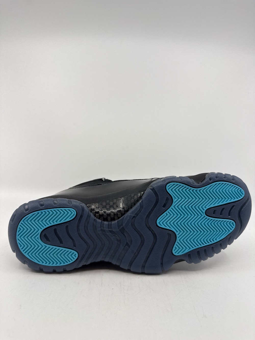 AJ 11 - GAMMA BLUE (2025)