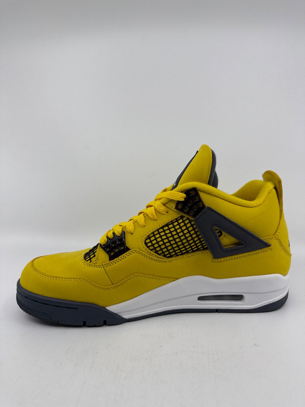 *VNDS* AJ 4 - LIGHTNING (2021)