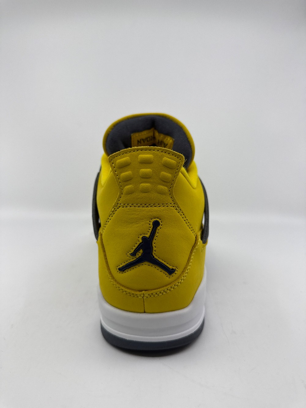 *VNDS* AJ 4 - LIGHTNING (2021)