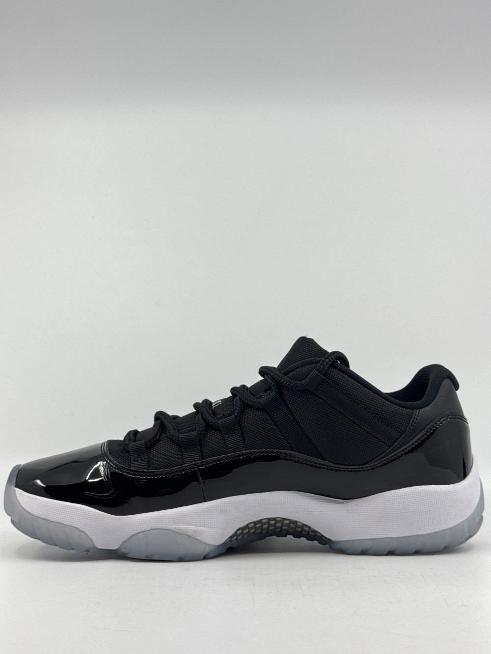 *USED* AJ 11 LOW - SPACE JAM