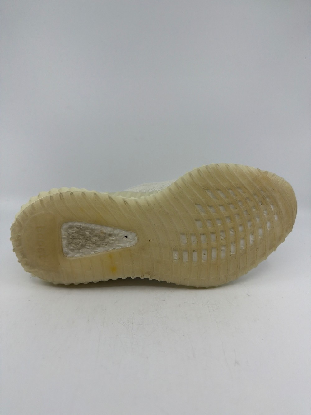 *USED* YEEZY BOOST 350 V2 - BONE