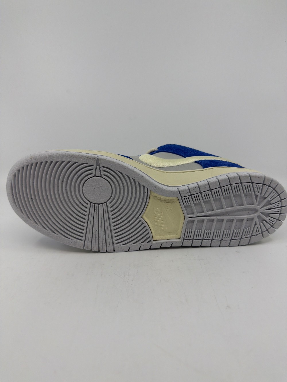 NIKE SB DUNK LOW - FLY STREETWEAR GARDENIA