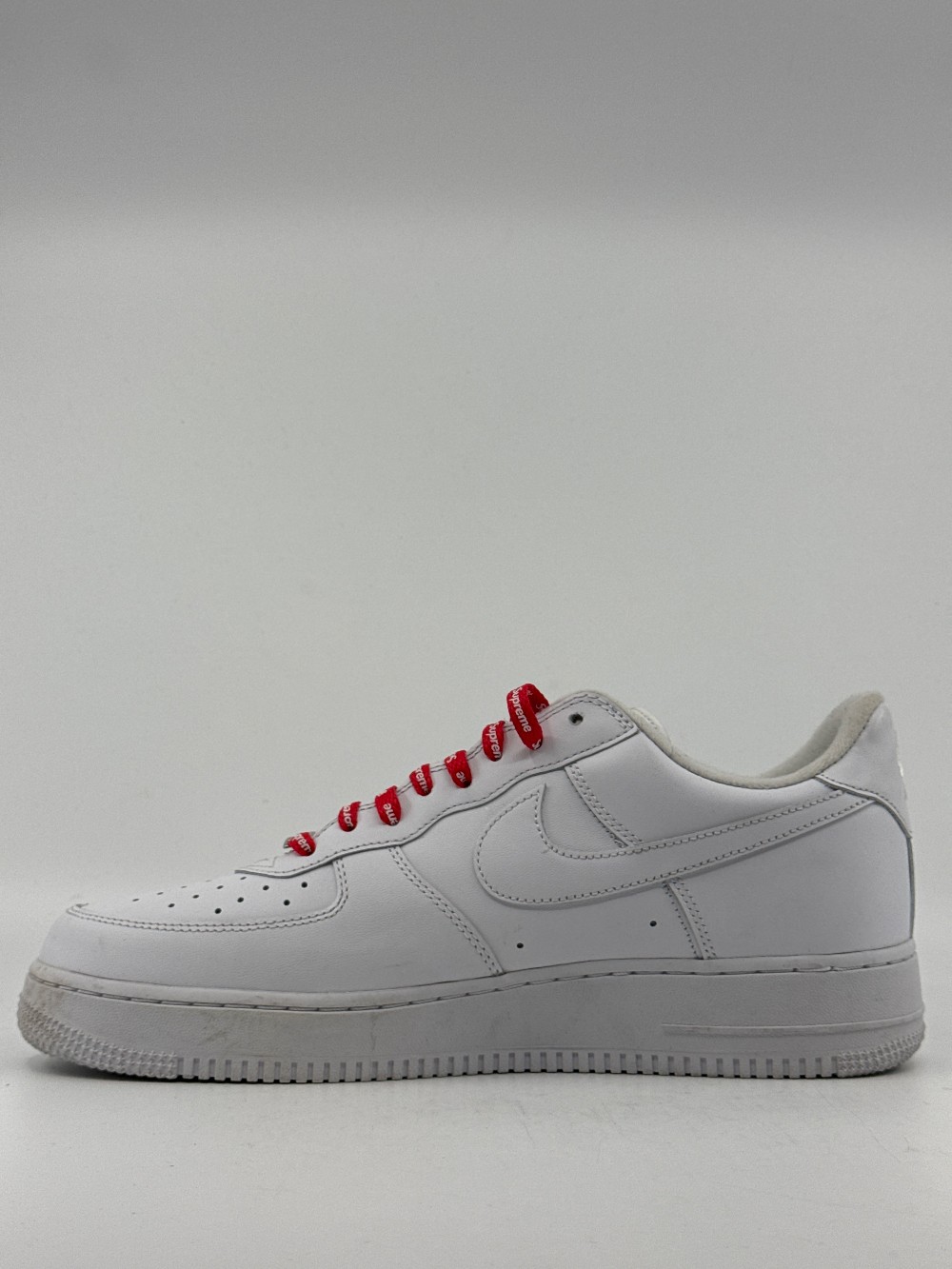 *USED/NO BOX* NIKE AIR FORCE 1 LOW X SUPREME - WHITE
