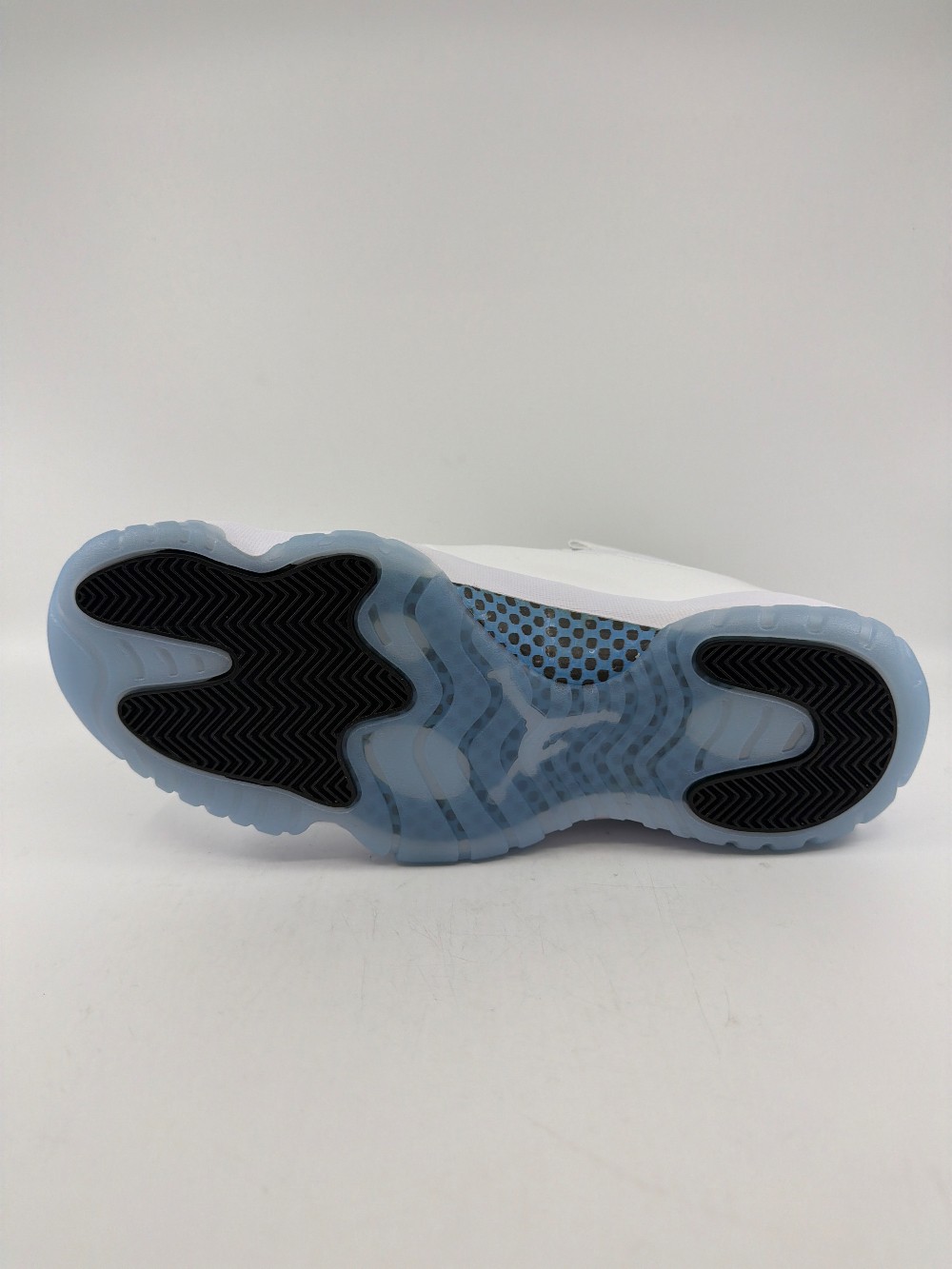 AJ 11 - LEGEND BLUE (2024)