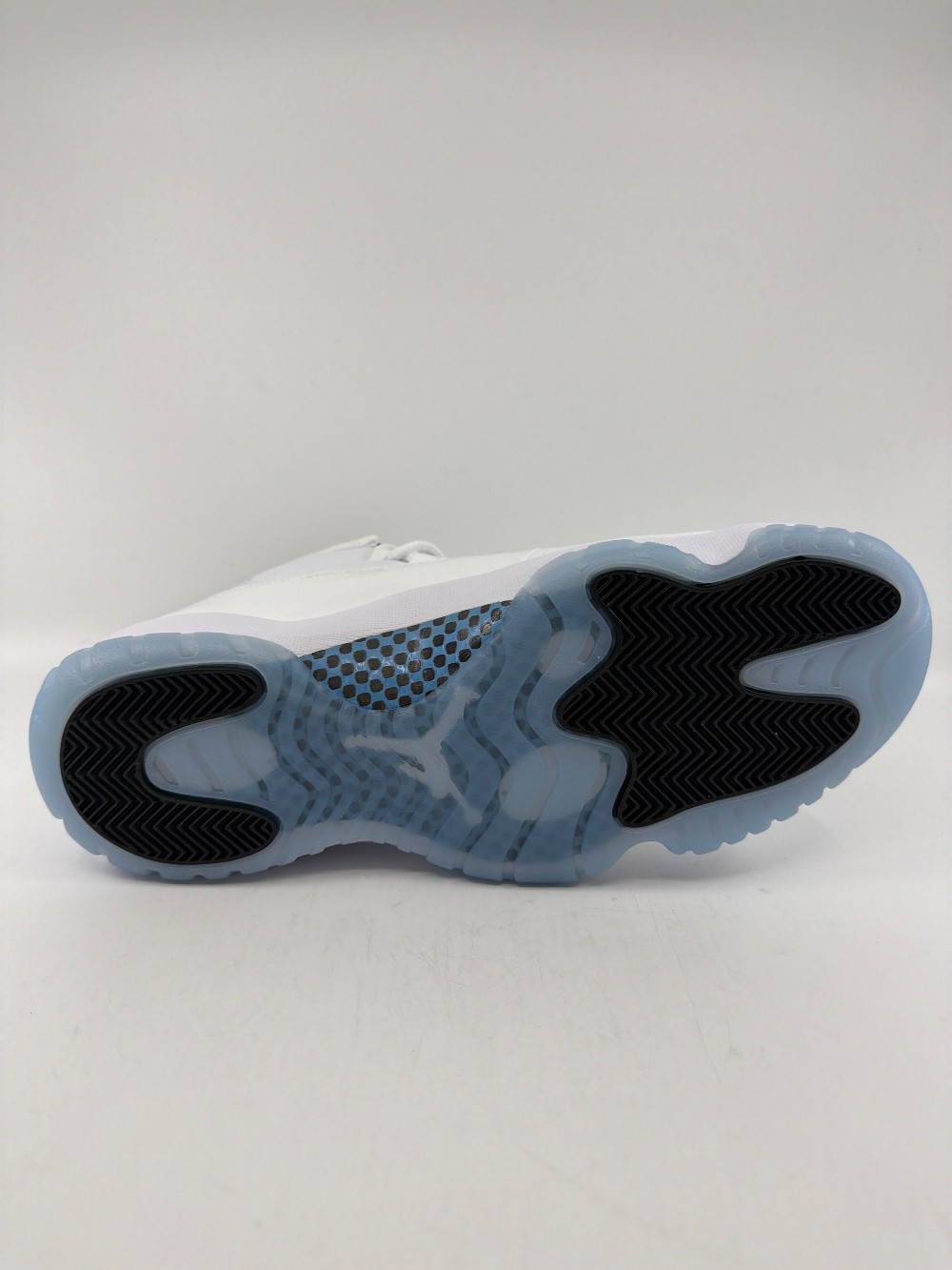 AJ 11 - LEGEND BLUE (2024)