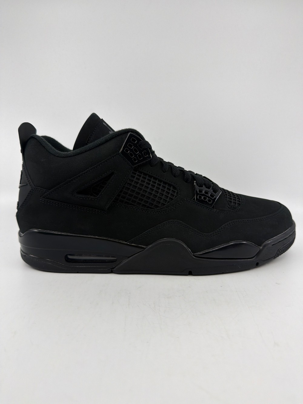 AJ 4 - BLACK CAT (2025)