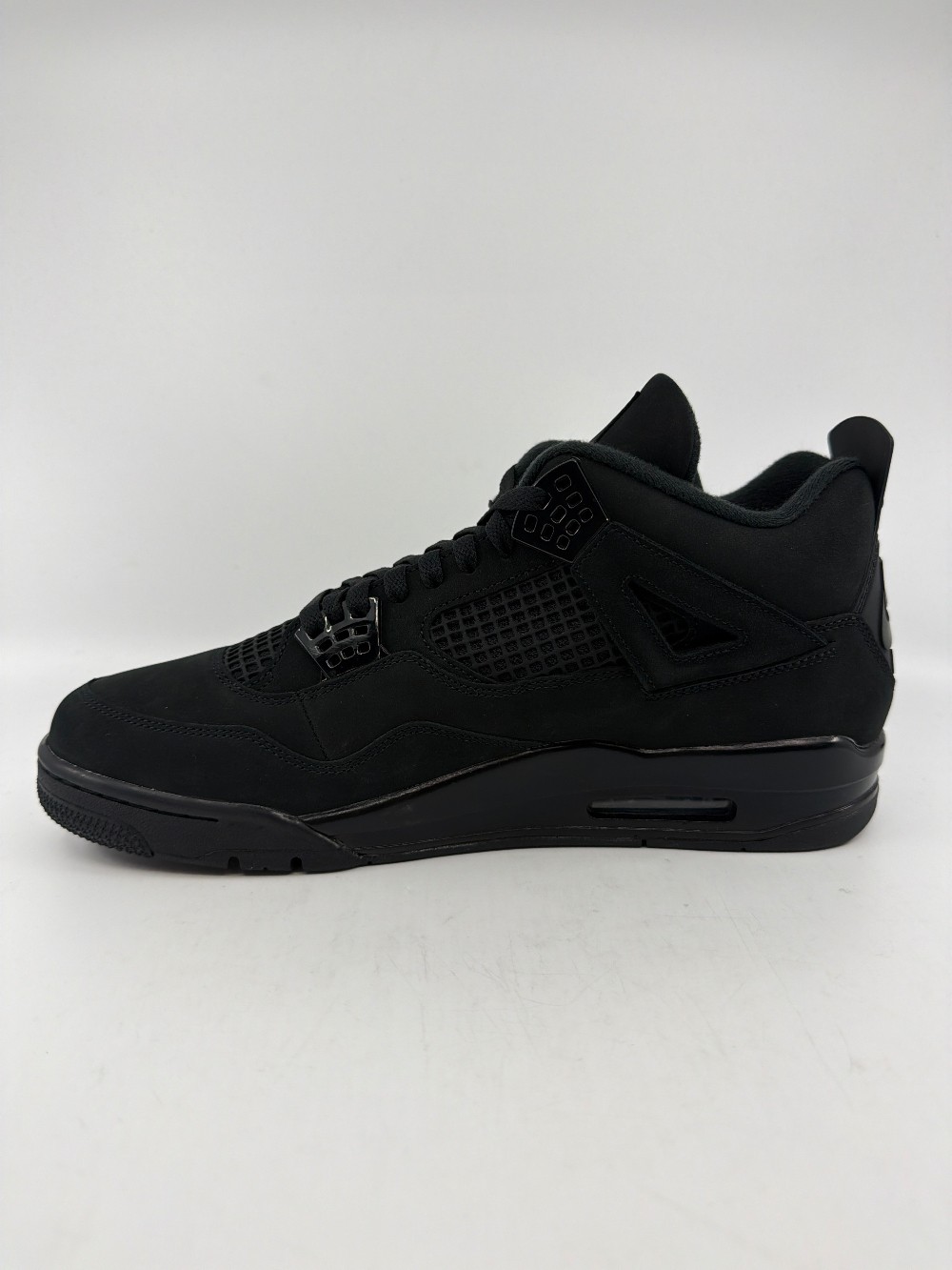 AJ 4 - BLACK CAT (2025)