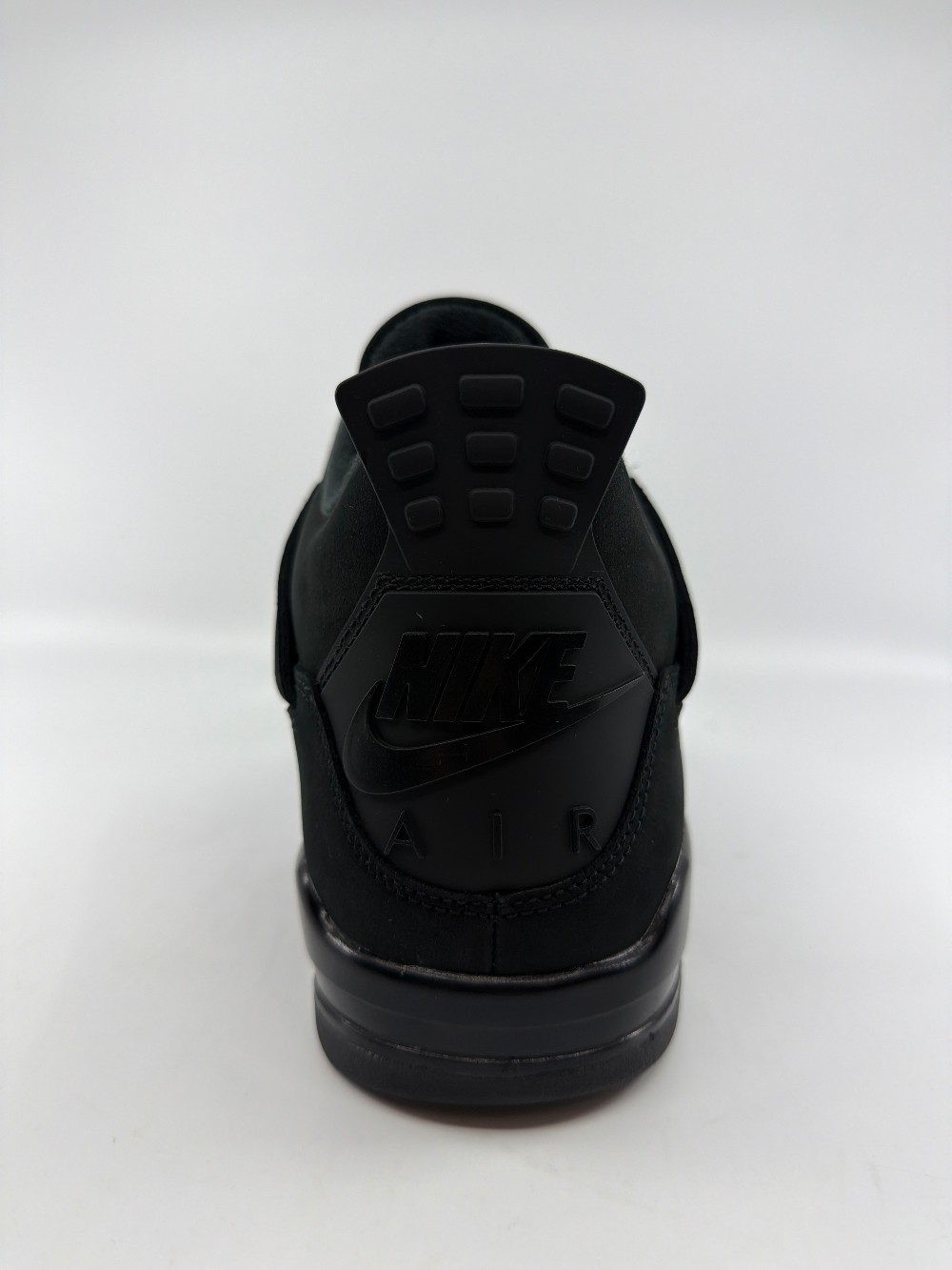 AJ 4 - BLACK CAT (2025)