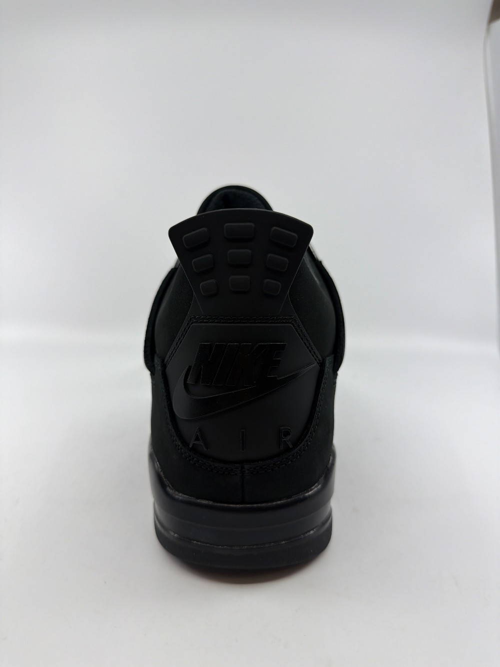 AJ 4 - BLACK CAT (2025)